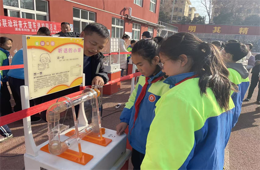 ר�ҹ���վ�������մ��񳵽�У԰ �Ƽ� ֮������������ѧ�ӿ�ѧ��