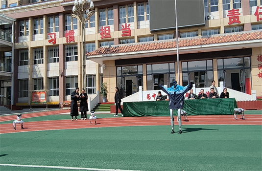 �����ؿ�չ���Ƽ�֮������У԰� ���������ˡ��������˷�������Сѧ