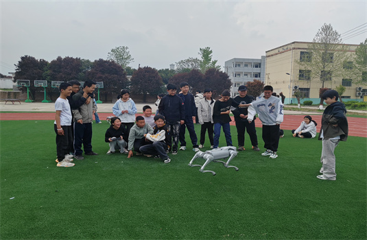 ���մ���ʻ��������ѧ ��ȼУ԰���Ƽ�֮����