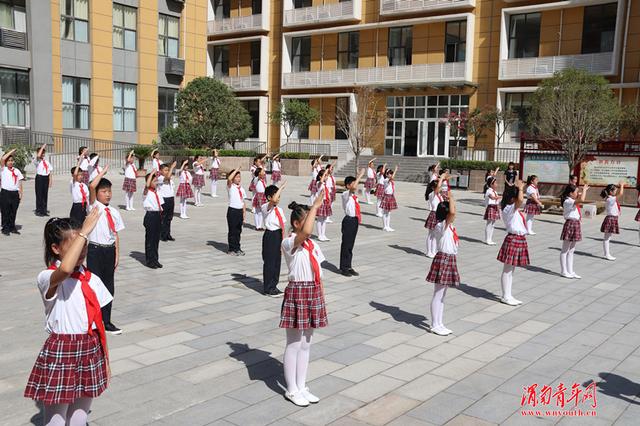 “我学习·我践行——社会主义核心价值观在基层”媒体集中采访活动走进渭南人和小学