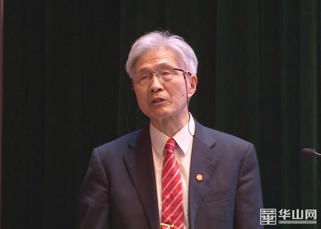 中国科学院院士,西安交通大学能源与动力工程学院教授陶文铨作题为