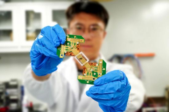 ͼΪ�о���Աչʾ��װ��ļ��ɹ�����ͨ��оƬ���������Ŷӹ�ͼ��